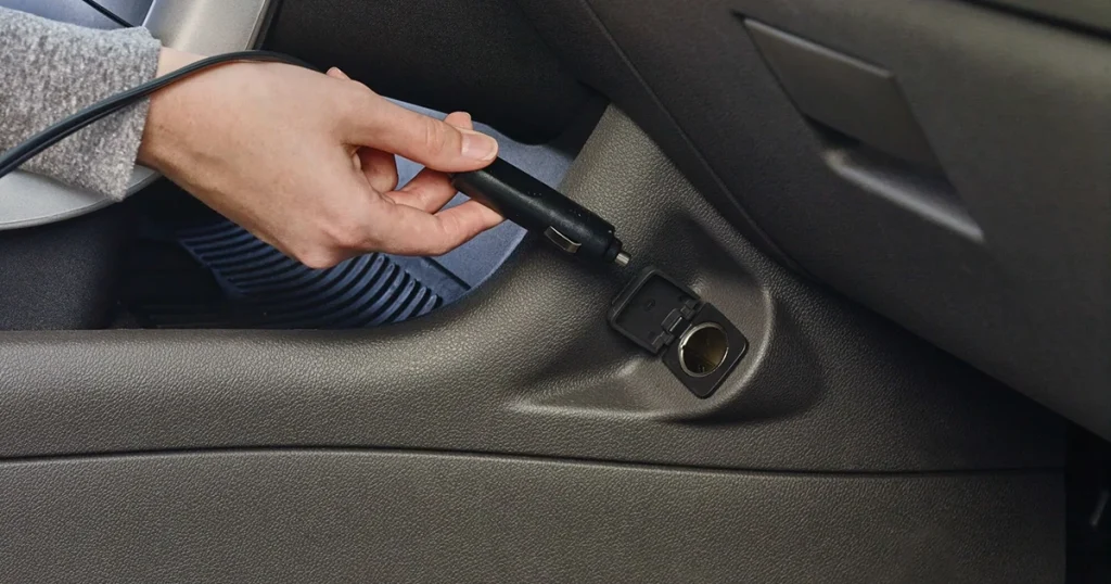 Black & Decker Pivot Car Vacuum 12V